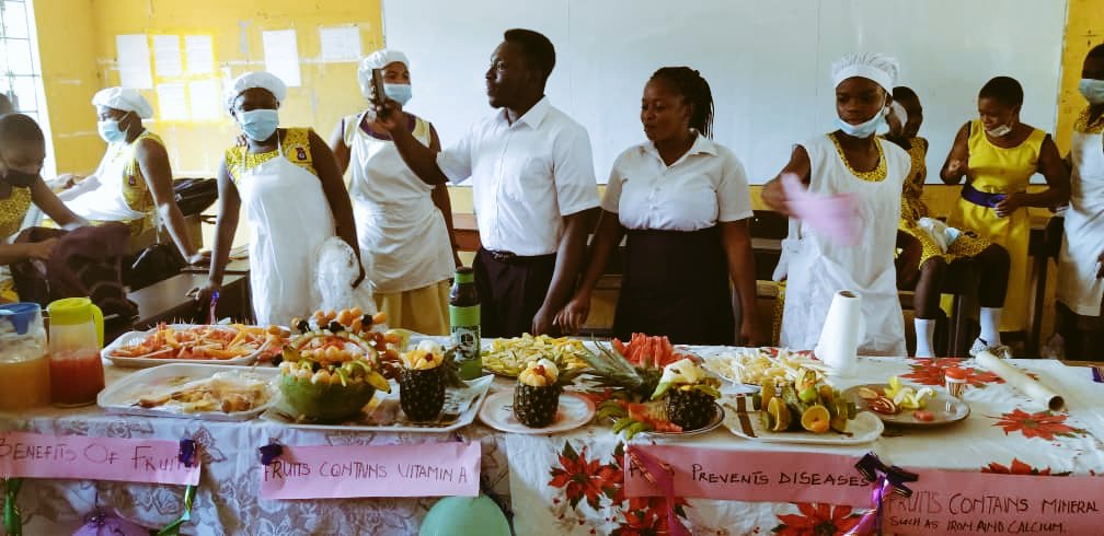 officialdanso1's tweet photo. Ayikuma to the world π
This is how Ayikuma Methodist Basic School observed FRUIT Day today. Mentees enjoying vitamin A indeed ππ
#OutProgramDiary21
@AcCE_62
@ttagCoE @AcCEMakers @gheduservice Shout out to all Ayikumanian Mentees ππ https://t.co/hog5ZGZx8I
