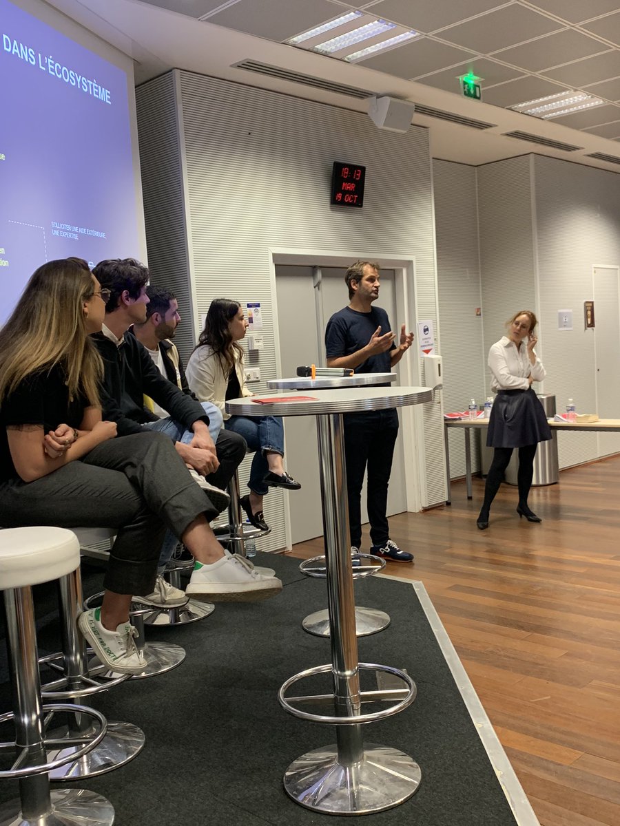 AACClive's tweet photo. 🔴 Pour Beyond, 4 salariés et 2 directeurs présentent aux étudiants de @supdepub la diversité des métiers en agence #Beyondtalent
https://t.co/JHJfiEOJyu https://t.co/0hesUpfmbo