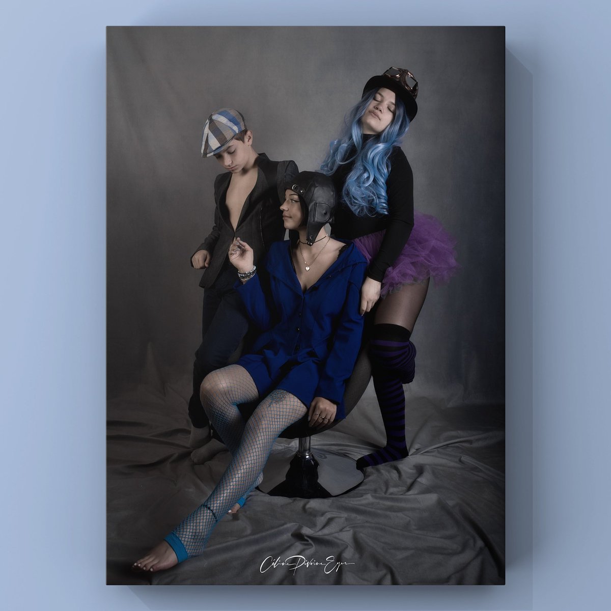 CelinePivoine's tweet photo. Les gremlins : Matteo - Morgane - Gwenn
📩 Infos & tarifs en DM
#diplôméeip #photographe #photo #creativeentrepreneur #destinationphotographer #photographer #femmephotographe #revueepic #famille #enfant #fratrie #gremlins #mafierte #ados #portrait #studiophoto #seancestudio https://t.co/LQL5IJk0oa