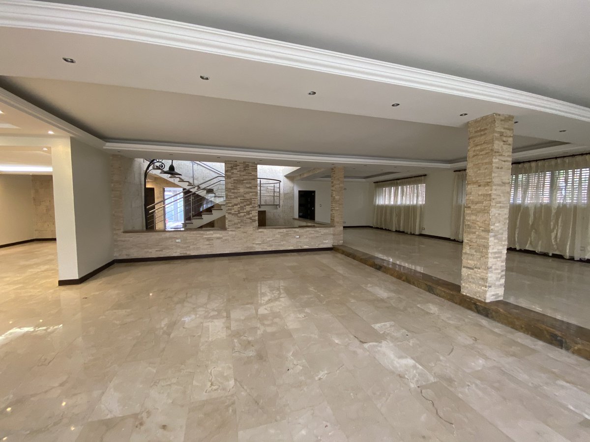 elisresidence's tweet photo. EN VENTA

Espectacular casa en Cumbres de Curumo

2.000 mts2 de terreno, 1.026 mts2 de construcción

¡Lista para mudarse!

#inmueblesenventa #inmuebles #casasenventa #casaslujosas #caracas #cumbresdecurumo https://t.co/uACAbRlUNZ