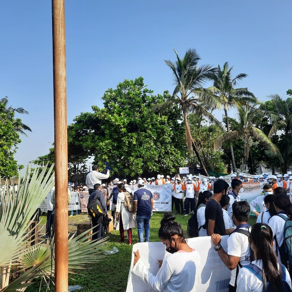nss_vppcoeva's tweet photo. ๐Thank you for all the help on today's beach cleanup drive. We are immensely proud of our volunteers without whom this event was never be successful. Sharing some pictures from today's event.
#BeachCleanUp #iChooseToClean #CleanSocietyCleanNation #givetolive #reduceconsumption https://t.co/U1TQjWBuce