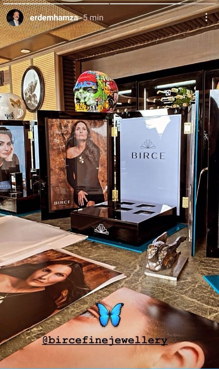 NivariaPhoenix's tweet photo. Que no panda el cúnico que nuestro novio también ha estado en la fiesta de presentación de las joyas! 😝😍
#BirceAkalay #Birdem https://t.co/2xH16FoYZW