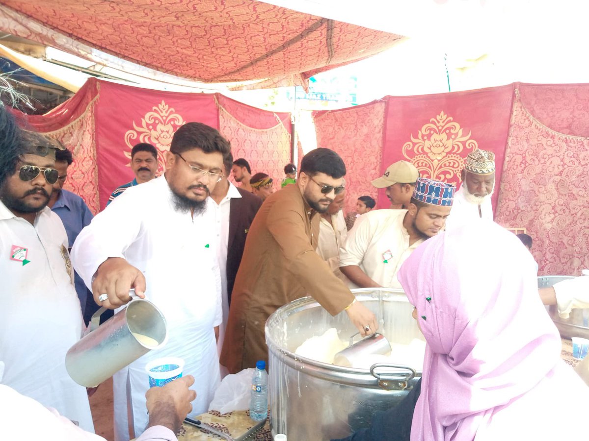 JunaidNn's tweet photo. ایم کیوایم پاکستان ملیر ٹاون انچارج اجمیری بھائی جوائنٹ انچارج جنید خان یوسفزئی بھائی نے ٹانگ اسٹینڈ پر یوسی 5.B کی جانب سے لگائے گئے کیمپ کا وزٹ کیا اس موقع پر ان کے ہمراہ یوسی اس کے ذمہ داران و کارکنان بھی موجود تھے جہاں پر جلوس کے شرکاء کو شربت پانی اور نذر و نیاز تقسیم کی https://t.co/iMy4KAW4BN