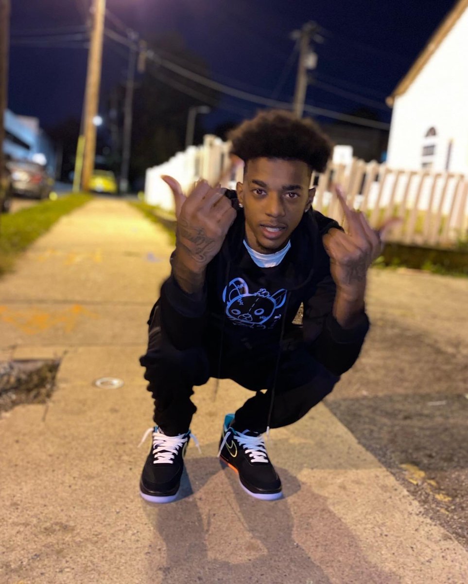 Lit_Daee's tweet photo. Certified lover boy 💙🖤 https://t.co/NxDMOTg3JB