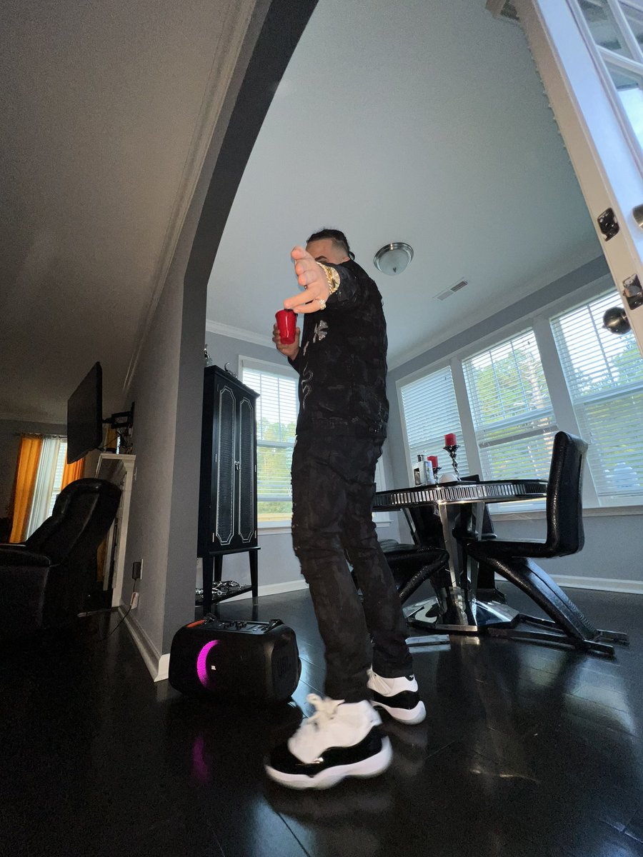 Versaceym1's tweet photo. 🧟‍♀️🧟‍♀️ https://t.co/JMO0kz7SI6