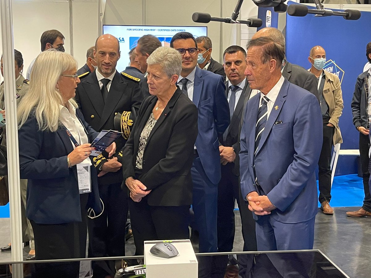 K2krystowski's tweet photo. Pierwszy dzień promocji polskich firm #drony na @uav_show we Francji za nami. Była prezentacja @aerosilesia i @PrasoweSlaskie jako #DolinaDronowa, spotkania i wizyta minister FR @gdarrieussecq oraz przedstawicieli @ULC_GOV_PL na wspólnym stoisku z #Curpas i @AerospaceValley https://t.co/kUFx1zdjqN