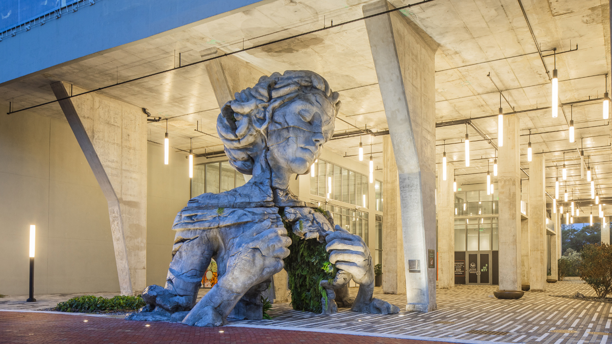 * Project story release * Society Las Olas: Engaging lighting design draws visitors into eclectic downtown apartment complex. Read more here: luminis.com/inspiration/fe…
@HLBlighting #lightinginspiration
