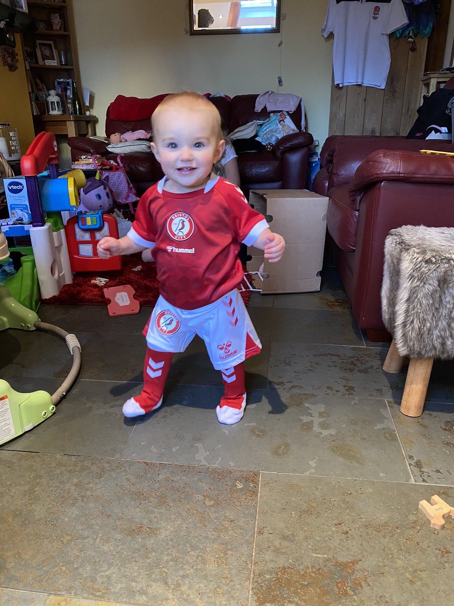 Hallies first <a href="/BristolCity/">Bristol City FC</a> kit! Hopefully brings us some luck at home! <a href="/tinnion_brian/">Brian Tinnion</a> <a href="/Scotty_Murray/">Scott Murray</a>