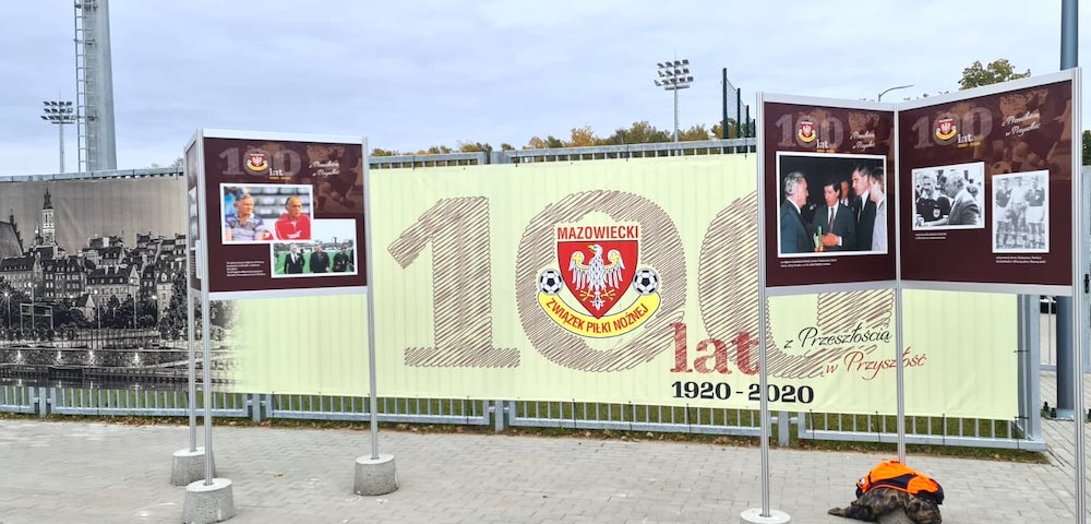 SejmikMaz's tweet photo. 🟠 Wicemarszałek #Mazowsze Rafał #Rajkowski informuje o inauguracji obchodów Jubileuszu 100-lecia istnienia Mazowieckiego Związki Piłki Nożnej ⚽️🥅
Piknik sportowo-rekreacyjny w stylu „RETRO” odbywał się pod hasłem „Z przeszłością w przyszłość”... ⤵️ https://t.co/z2NRgLVwOP