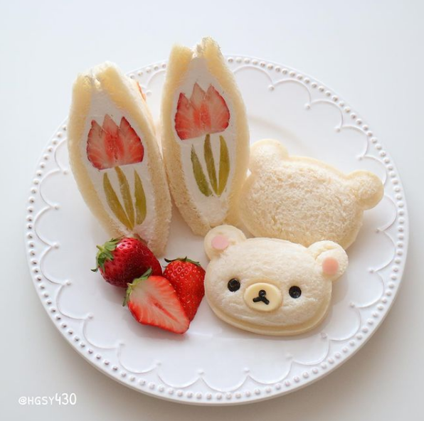 daily_dolce's tweet photo. Fruit sandwiches by hgsy430 https://t.co/sKh3xhQC40