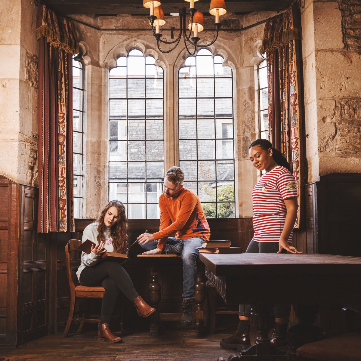 ordinaryowl's tweet photo. We are so delighted to introduce you to the #WizardingWorld collection that's exclusively available on @ordinaryowl! 

⏰ TUESDAY 26TH OCTOBER, 5PM BST 
https://t.co/jXPfGyglW7 

📸: https://t.co/QYAokVCl6A https://t.co/jnT49xtpKR