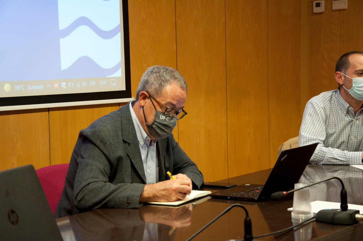 CCRipolles's tweet photo. Reunió de la Taula comarcal per a les infraestructures del #Ripollès. Avui, focalitzada en la millora del servei ferroviari de @Rod3, i amb la participació del president del @CCOsona, @PereMacias1, @UIER_Ripolles, #ElRipollèsExisteix i @DefensemR3. https://t.co/m06m0I0sBm
