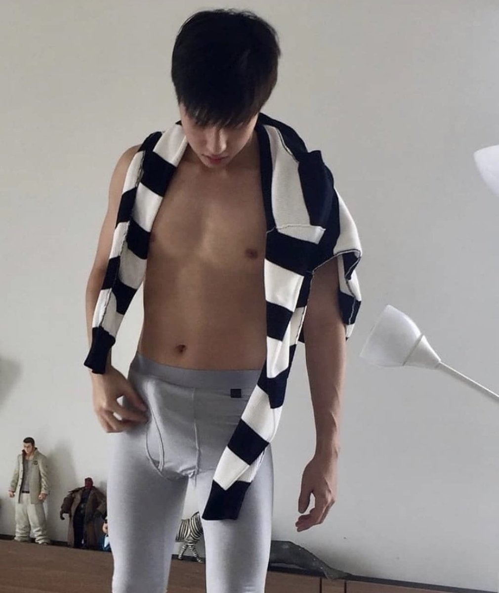 theordinaryboyy's tweet photo. จะกลืนไม่ให้เหลือเลย https://t.co/EmecR3Io5K