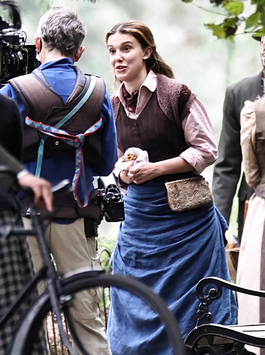 enolasource's tweet photo. Millie Bobby Brown on set for "Enola Holmes 2" ! https://t.co/9dBx6vSCpm