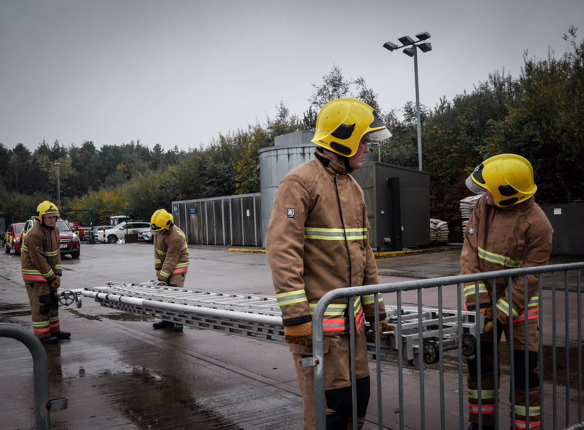 SteveAir_'s tweet photo. Day 12 - Introduction to ladders and the iconic 13.5 M ladder. Moving around with the ladder - developing into standard ladder drills.
New skills - and learning fast. 

@NlandFRS @N_landCouncil 

#firefighter #fire #rescue #Northumberland #nfrs #uk #training https://t.co/g6tE0qeIiI
