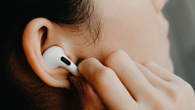 zeannep's tweet photo. New AirPods may be equipped with a health monitoring feature
Apple will turn AirPods into headphones with the ability to monitor health https://t.co/tI4QskGVCe