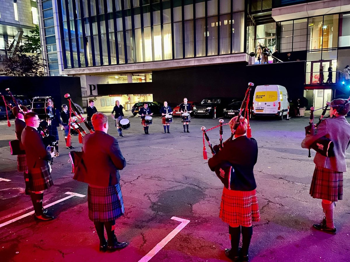 TAP_JB's tweet photo. We had a fantastic time playing with the @nypbos again last week in Edinburgh, performing at the EICC for delegates there for the TEDtalks series!
#theautisticpiper #professionalbagpiperforhire #nypbos https://t.co/JgOJw8IceO