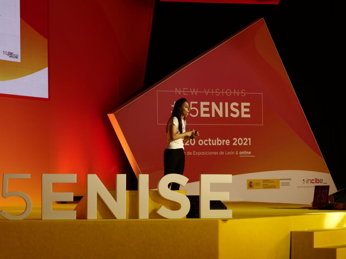 INCIBE's tweet photo. Maite Anasagasti Torrontegui. CMO de @LEXPROGRAM. #LEX4WEB. Plataforma que ayuda a cumplir la ley internacional en la tu web. #Demoday de #CybersecurityVentures. #15ENISE https://t.co/ge1lsug44q