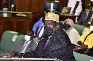 simbaradio's tweet photo. Gen. Moses Ali avuddeyo neyebaza Ababaka ba Palamenti olwokumusabira nassuuka obulungi. Agamba nti musannyufu nnyo kuba essaala z'Ababaka banne zakoze. #PlenaryUg #SimbaNews[simbaradio]... https://t.co/A8ZCtlZDL5