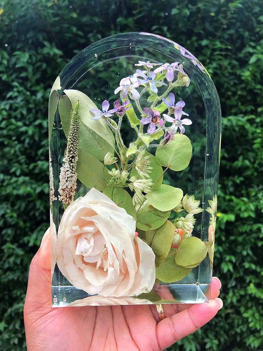 BloomsSheer's tweet photo. Client order nearly ready to go back home. Just need to add a trinket dish and my work here is done. Preserving special wedding memories can be so rewarding ❤️

#lovemyjob #collabhour #keepsake #gifts #weddingflowers #wedding #bridetobe #resin #handmadegifts https://t.co/whtfQC3Aol