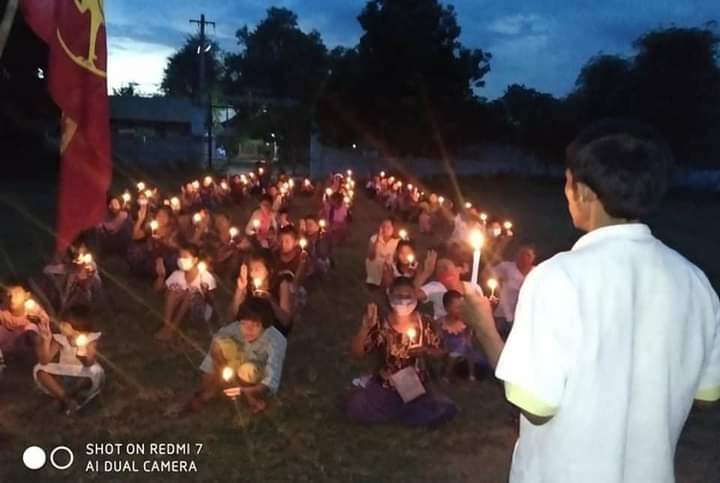 SinkyalA's tweet photo. Night Strike in Yay Kyi Pin village, Yin Mar Pin tonight by lightning candles and protesting peacefully against the coup.

#HelpMyanmarIDPs #Oct19Coup  
#WhatsHappeningInMyanmar https://t.co/v1V0kd7Wjn
