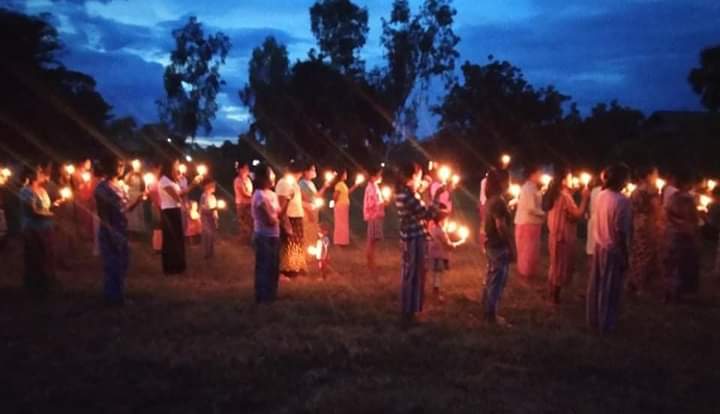 SinkyalA's tweet photo. Night Strike in Yay Kyi Pin village, Yin Mar Pin tonight by lightning candles and protesting peacefully against the coup.

#HelpMyanmarIDPs #Oct19Coup  
#WhatsHappeningInMyanmar https://t.co/v1V0kd7Wjn