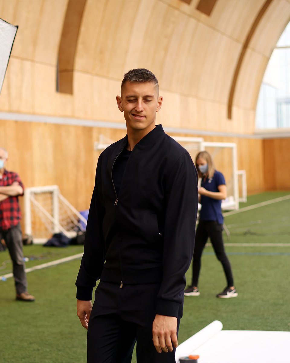 𝘁𝗵𝗲 𝘀𝗲𝘁-𝘂𝗽                               𝘁𝗵𝗲 𝘀𝗵𝗼𝘁