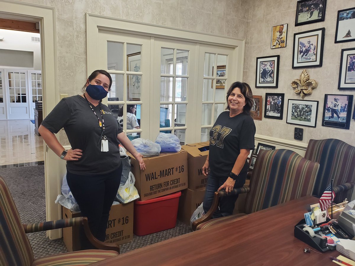 RJVial_Jaguars's tweet photo. THANK YOU to First National Bank USA and VFW Post 3750 for their generous donations of classroom/school supplies and socks to help us meet the needs of our students!❤️ Our Community!🖤💛#youandiweare
#BuildingBlocksNotBarriers https://t.co/Hlaz8xF17x
