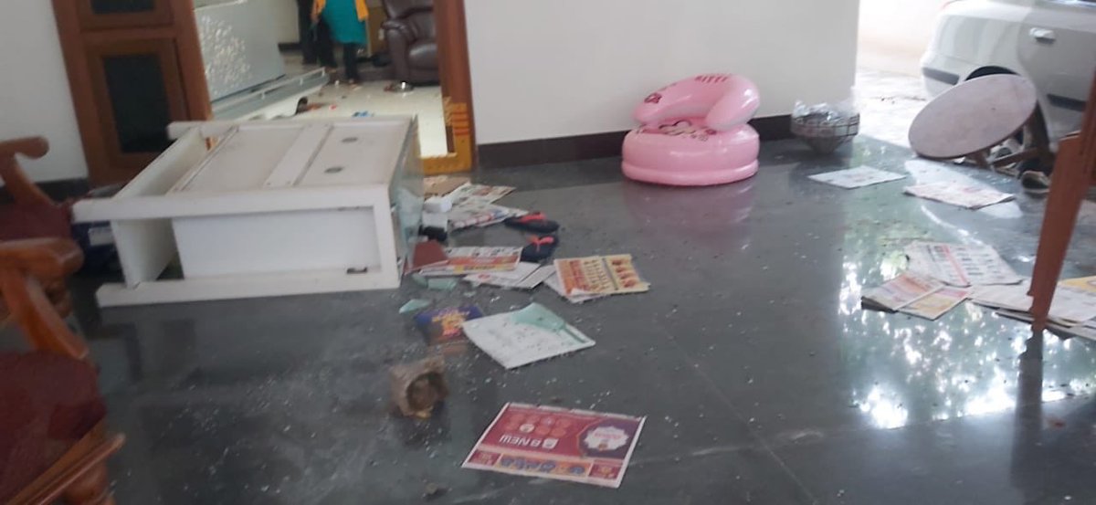 revathitweets's tweet image. Some pics of attack on TDP spokesperson Pattabhi Ram Kommireddi’s house. There was a little child/ toddler present in the house during the attack by alleged YSRCP karyakarthas @JaiTDP @PattabhiRamK1 #TDPVsYSRCP
