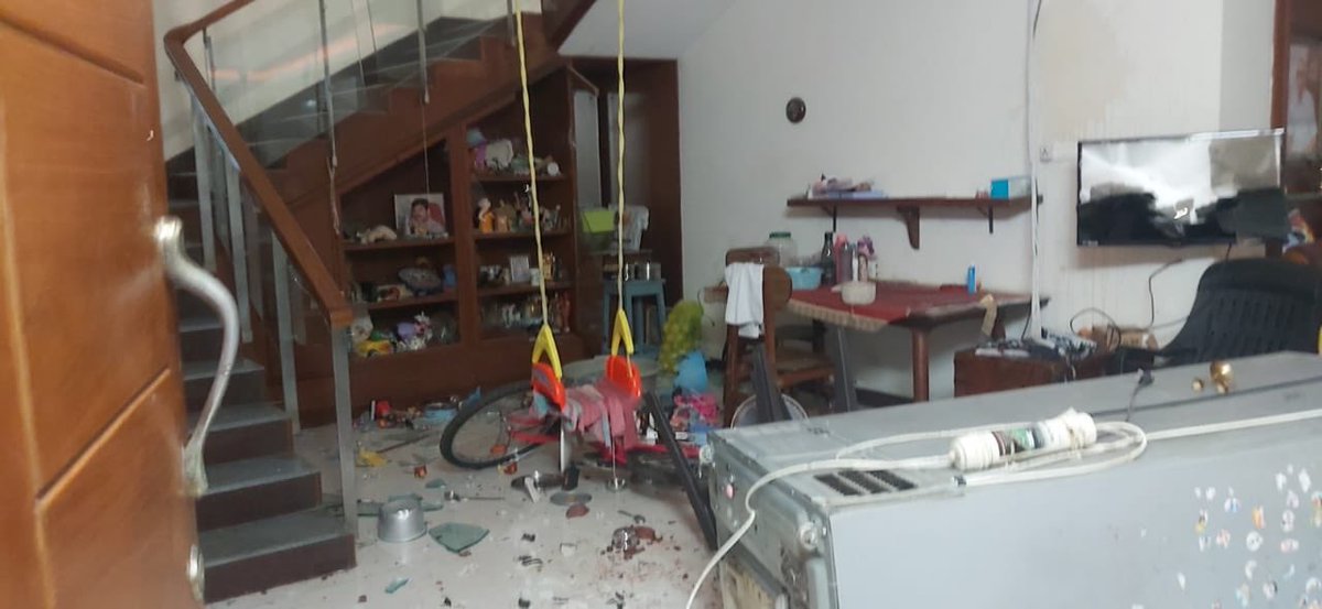 revathitweets's tweet image. Some pics of attack on TDP spokesperson Pattabhi Ram Kommireddi’s house. There was a little child/ toddler present in the house during the attack by alleged YSRCP karyakarthas @JaiTDP @PattabhiRamK1 #TDPVsYSRCP