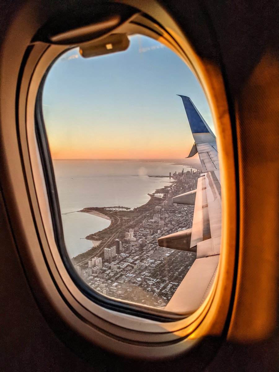 makerHilary's tweet photo. Sunrise flying into Chicago for a whirlwind day at #WEFTEC2021.  Follow along as I investigate what's going on in the world of water 👇🏼 I'm asking the question: what is the future of water infrastructure? https://t.co/8ZBVr15I57