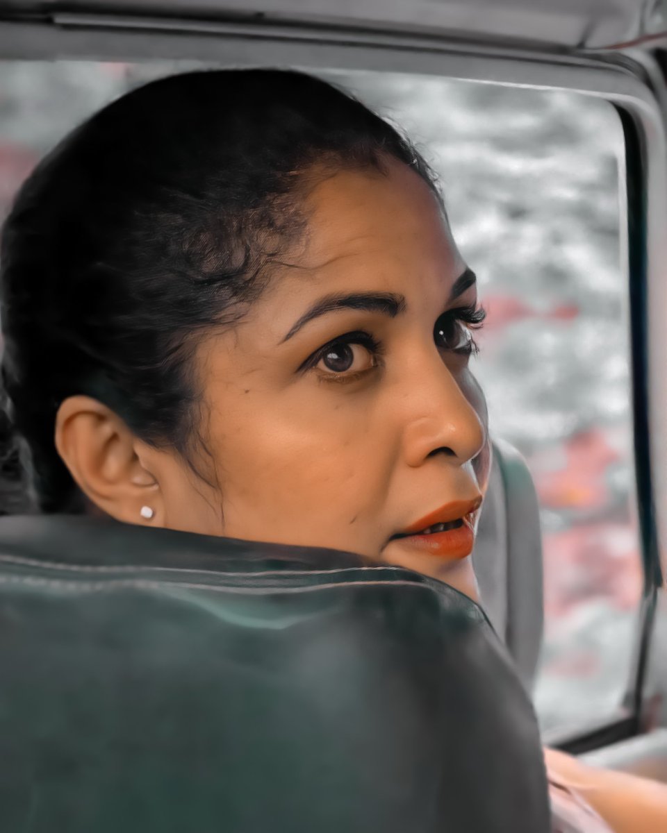 akshithaRk's tweet photo. Here is an Another Strom 🔥❤️
Queen @meramyakrishnan in upcoming movie #Romantic
Trailer is out now !!😍❤️
https://t.co/5v8eERUg5C
#ramyakrishnan #queen #best #idol #ramyakrishnan_life #telgue #movie #tamil #ramyakrishna https://t.co/mnhV9ZW8uz