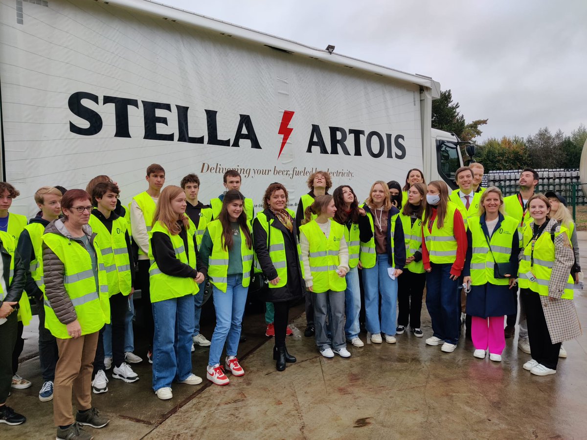 Vlaamse voedingsbedrijven werken resoluut aan een duurzame toekomst. Welke acties onthouden we onder meer na het bezoek bij <a href="/ABInBev_BE/">AB InBev BE</a>🍻? Dat de brouwerij 20% van het afvalwater zuivert tot drinkwaterkwaliteit en restwarmte hergebruikt tijdens het brouwen #DeToekomstWerkt