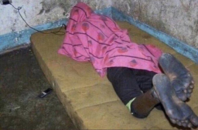 nzekigongo's tweet photo. I want a sugar Mummy. You must be sexy, fashionable, patient, caring and loving. #bemydate if you want.
Tweeting from my bed of #roses 
Mwasuze muty'abeyo 👇 https://t.co/4YT0rDIiwe