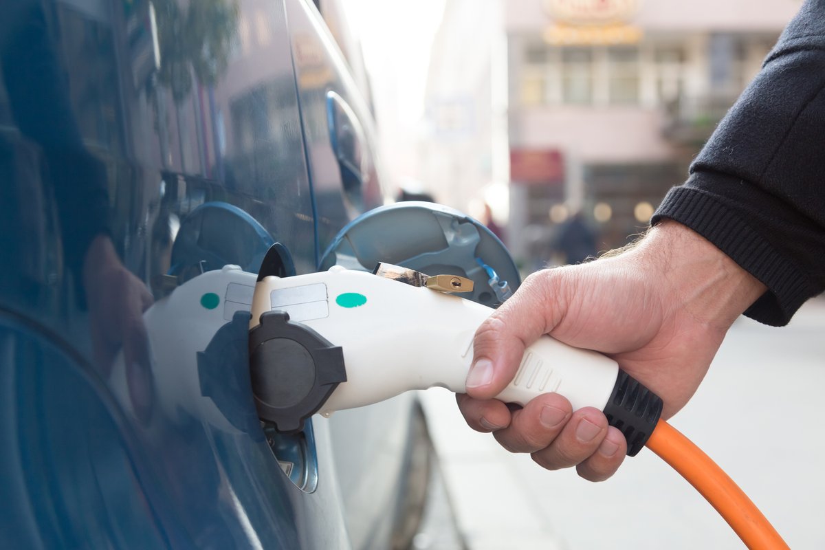 StatCan_eng's tweet photo. Canadians registered 486,592 new motor vehicles in the second quarter, 180,681 (+59.1%) more than in the same quarter in 2020. https://t.co/qrKAlfNNBl #EnergyNews https://t.co/dPjf3TLjC7