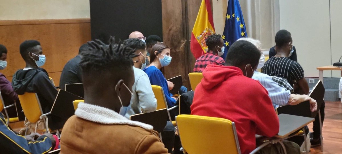 inclusiongob's tweet photo. 🟤 El Gobierno aprueba la reforma del Reglamento de Extranjería para favorecer la integración de menores extranjeros y jóvenes extutelados

➡️ Se simplifican los procedimientos y se homologa la norma española con la de países de su entorno

➕ Info 👇
https://t.co/9g6gjYyEKs https://t.co/lbxsZ0SjSU