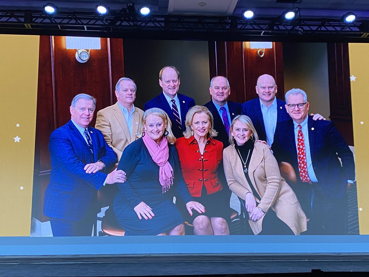jburgmoney's tweet image. Congratulations Mary O’Conner, Country Club Bank on being awarded @ABABankers George Bailey Distinguished Service Award!!  “We who can care, must care” Well deserved Mary!! @countryclubbank @mobankers #ABAAnnual