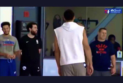CamWillMadeIt's tweet photo. My boy Ben Simmons had his phone in his pocket at practice yesterday ๐คฃ๐คฃ.
That is the funniest shit Iโve seen in a while.
#NBA75 #NBAback https://t.co/CkpYVSQs79