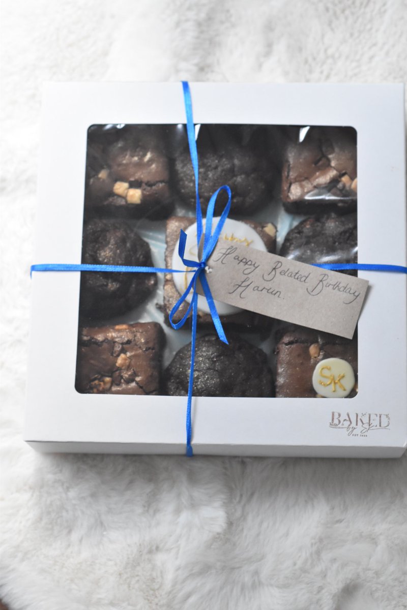 Bakedbysk's tweet photo. ‘A bit of both’ ✨
#chocolateorangecookies #triplechocolatebrownies #howilikemine https://t.co/YlfCEVQSN9