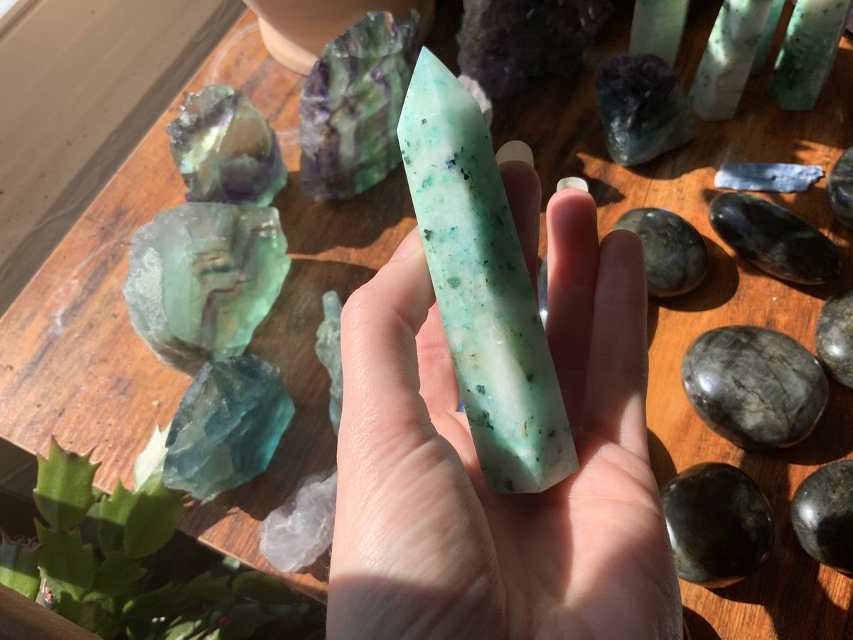 devinannimal's tweet photo. ✨Restocked crystals ✨ 
chrysocolla towers to amplify a calm clearing energy in your space.
Clears the chakras and alleviates heart chakra ailments and will put your ego in check,lovingly.
#crystalshop #crystals #metaphysical https://t.co/aQBw1DwhkP