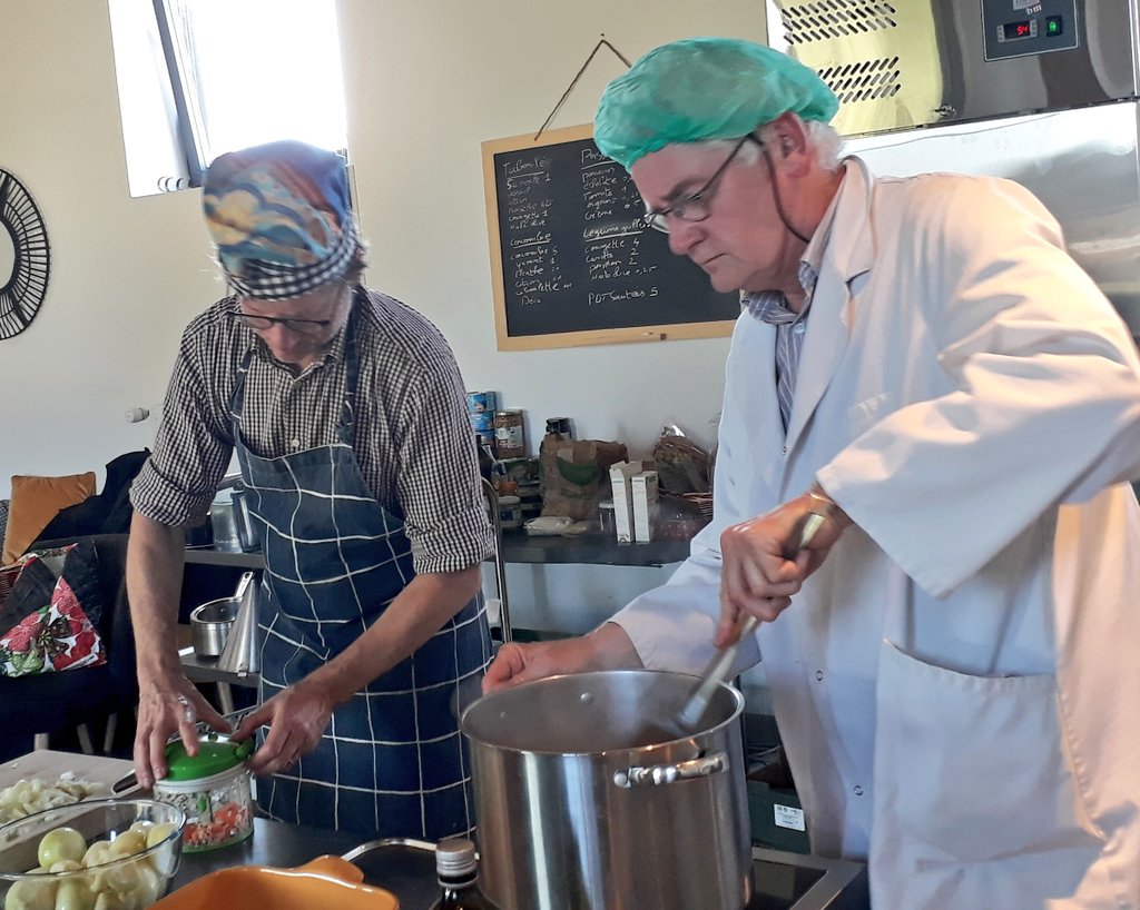 Le dîner de gala du club <a href="/FondationFACE/">Fondation FACE</a> paris saclay se prépare à la maisoncocagne.fr avec le mvmt des cuisines nourricières et les stagiaires de la formation #cocagne Ambassadeurs du bien vivre #alimentaire #insertion #bio #ESS