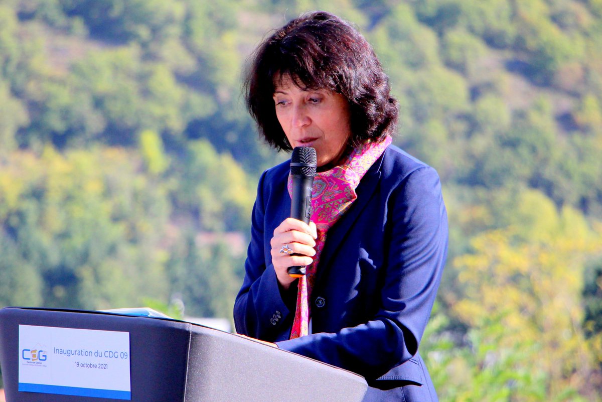 Prefet09's tweet photo. Inauguration à Foix des nouveaux locaux du centre de gestion de l'#Ariège en présence de la préfète Sylvie Feucher qui a salué la création de ce bel équipement que l'État a contribué à financer à hauteur de 200 000 € au titre du #FNADT #servicepublic https://t.co/lfkhag0uoW