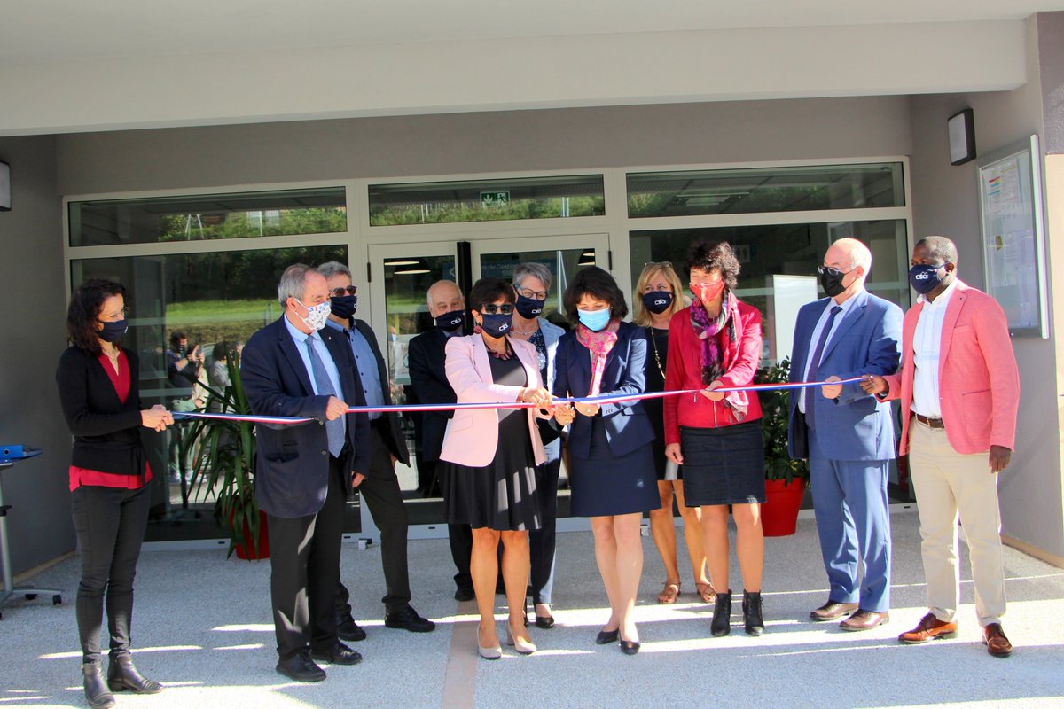 Prefet09's tweet photo. Inauguration à Foix des nouveaux locaux du centre de gestion de l'#Ariège en présence de la préfète Sylvie Feucher qui a salué la création de ce bel équipement que l'État a contribué à financer à hauteur de 200 000 € au titre du #FNADT #servicepublic https://t.co/lfkhag0uoW