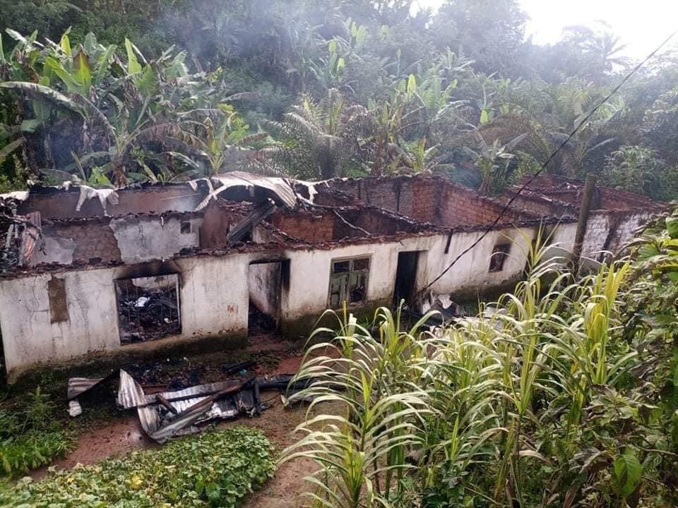 chrismokom's tweet photo. LRC barbarism in Wum-Cameroon Oct 18, 2021.
Biya’s reign of terror &amp;terrorism on display in Wum. LRC genocidal army burned🔥down villages-houses, bikes, cars, animals and killed innocent civilians.@amnesty @hrw @BBCAfrica @VOAAfrica @cnni @CNNAfrica @LeahHardingAJE @ReutersWorld https://t.co/OfIIzX53sa