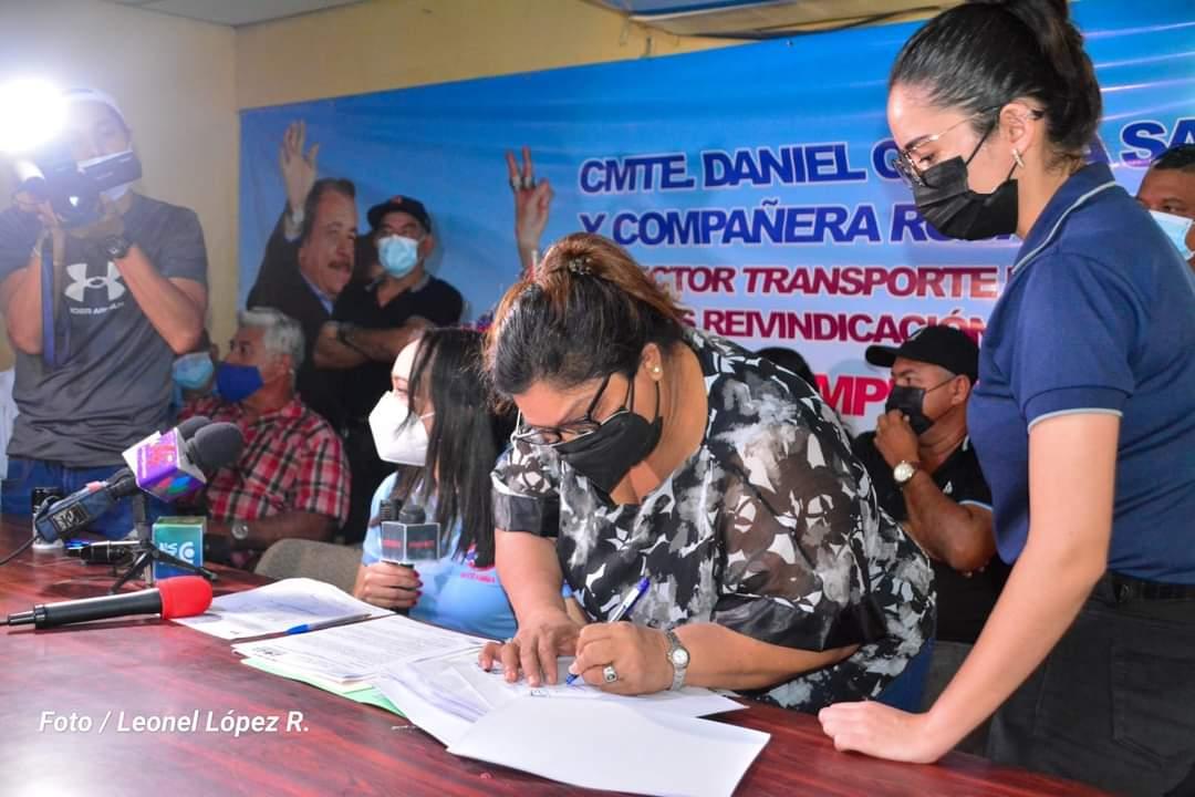 collvermat's tweet photo. #Nicaragua  
Se fortalecera el transporte urbano colectivo de Managua a traves de 24 unidades de autobuses rusos, la adquisición es  por parte de la Cooperativa Las Jaguitas.
#UnidosEnVictorias 
#UnidadParaLaProsperidad https://t.co/R2K6huqXge