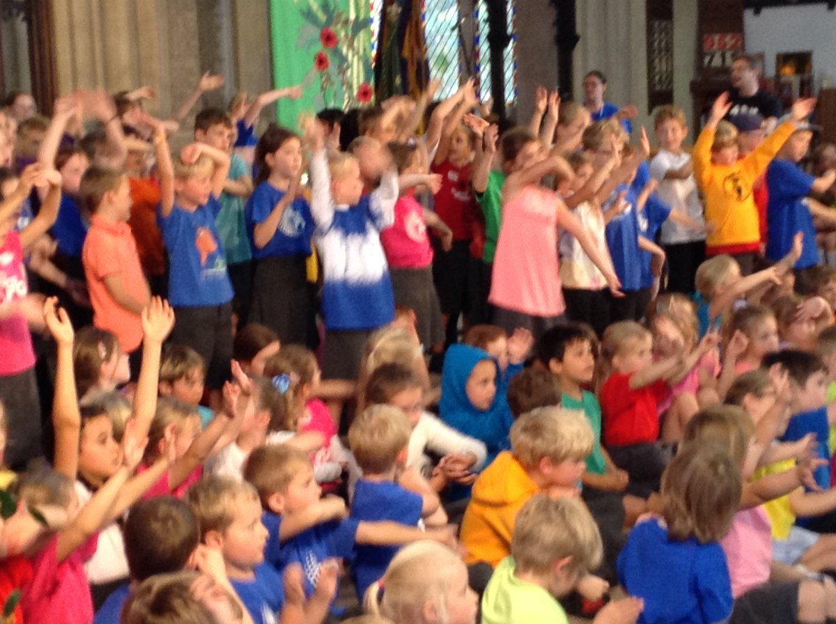 SuttonBengerSch's tweet photo. isingpop - We we're delighted to welcome isingpop to Sutton Benger CE Primary School. Two fabulous concerts took place. https://t.co/UpbIlrpyJj