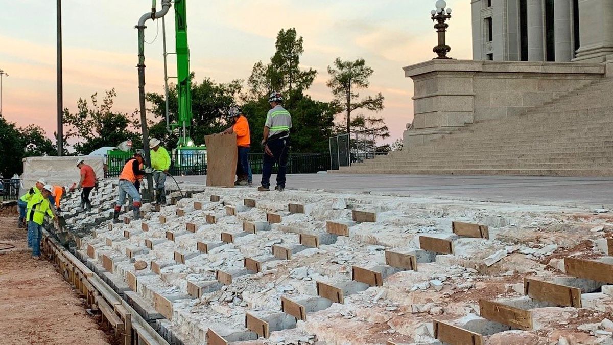ManhattanBuild's tweet photo. On 10/8/21, @CanteraConcrete placed concrete to the new structural foundations for the @CapitolRestore South Plaza stairs. The restoration of the stairs is one component of the overall improvement projects and will re-open in Early 2022. #FSBae #BuildingExcellence https://t.co/9J7sN9DVNf