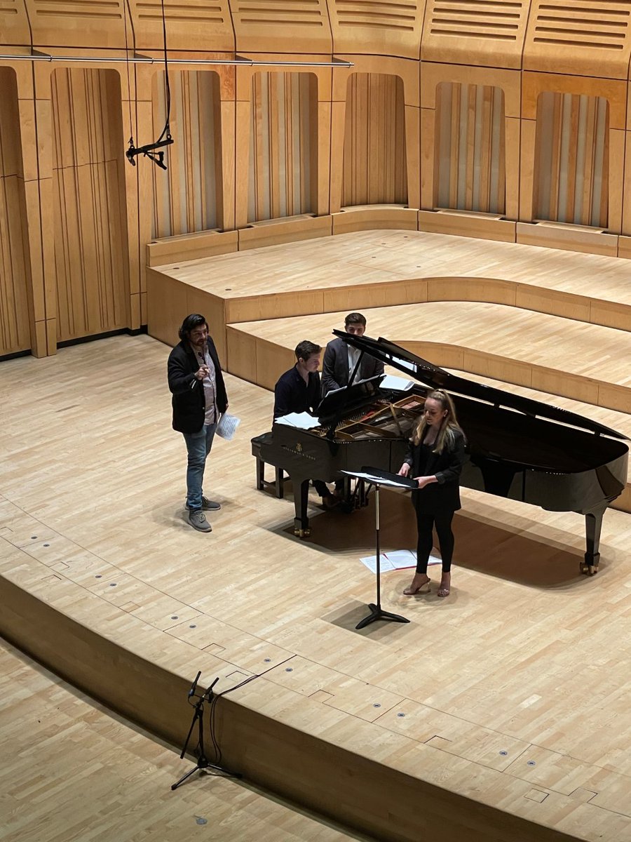Diolch yn fawr to @ilkertenor for his inspirational masterclass in the Dora Stoutzker Hall yesterday, inspiring our #RWCMDVocal students. 
And thank you to @WNOtweet's Freddie Brown for joining them on the piano.  #RWCMDMusic