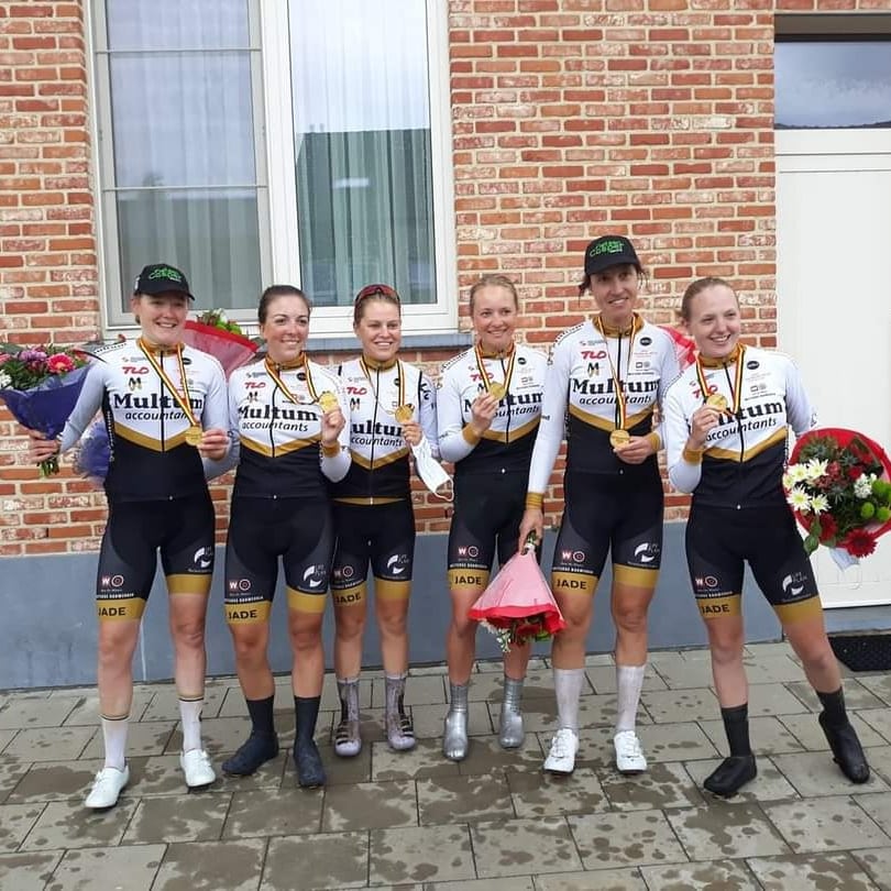 AnnSophieDuyck's tweet photo. Season 2021 is a 🌯!
It was a season with ups and downs, but we managed to win 4 races (Belgian TTT Championship, Regional ITT Championship, Escanaffles, Berlare) so that isn't too bad 😉.

Thanks @Multumct and sponsors + big thank you to my personal sponsors for the support! https://t.co/WPqBAOdH5t