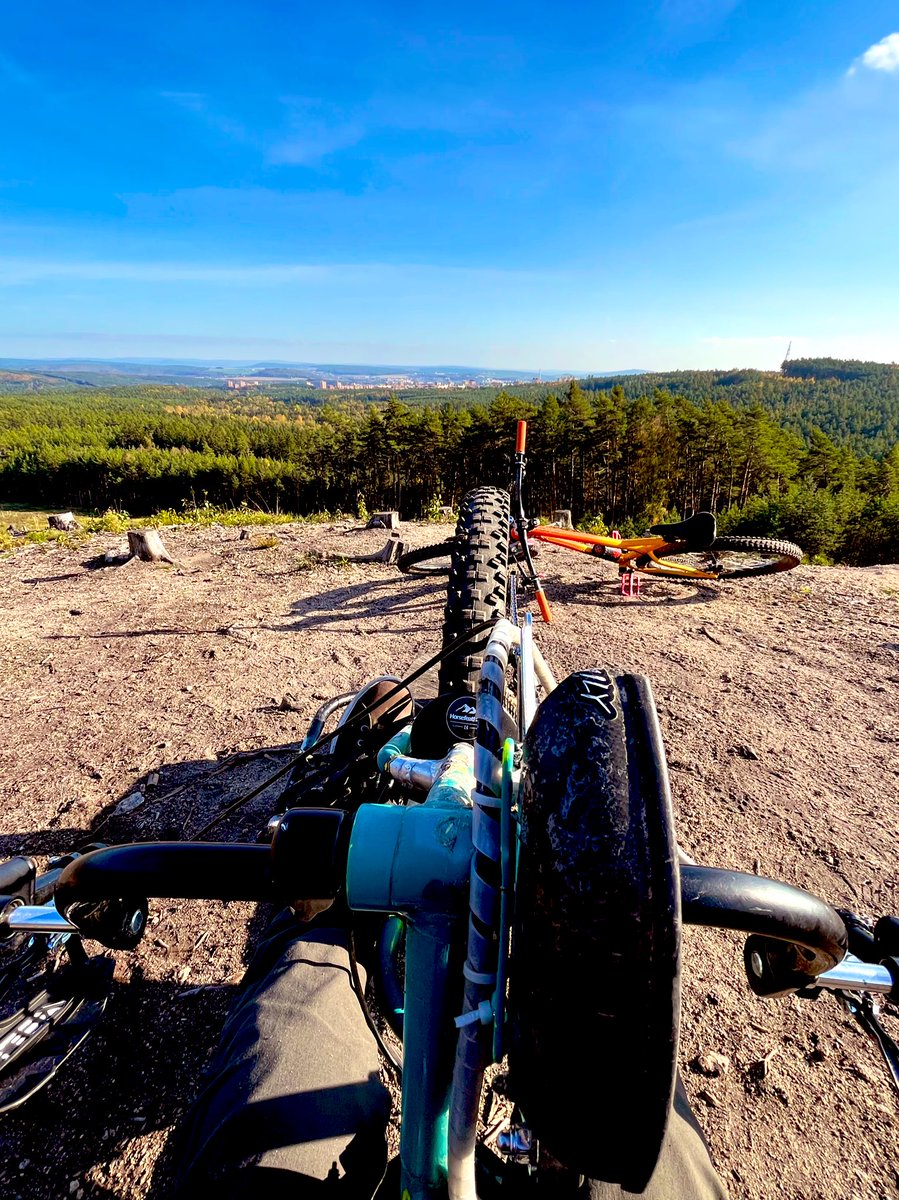 MichalKosk1's tweet photo. Kill Hill 🤟🏻 #killhill #mtb #applephoto #iPhone13 #handbiker #ridelastdielast #wheelchair #bikeride #hometrail #home https://t.co/N35VCX0wbh